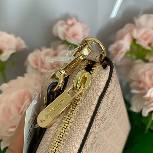 NWT Michael Kors Jet Set Travel Wristlet - Picture 4 of 6